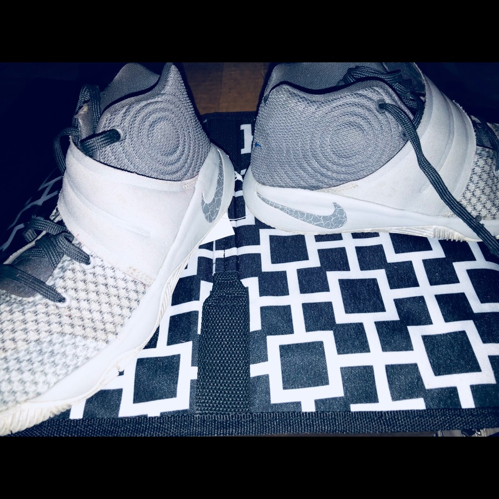 Nike kyrie kids kicks